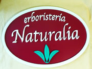 insegna legno lettere rilievo